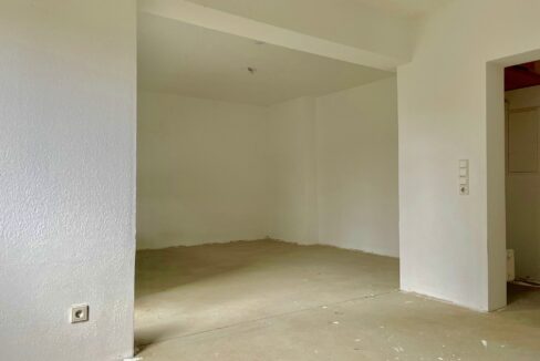 geräumiges Wohnzimmer