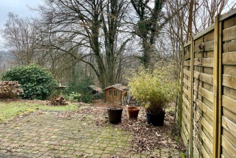 Blick von der Terrasse in den Garten