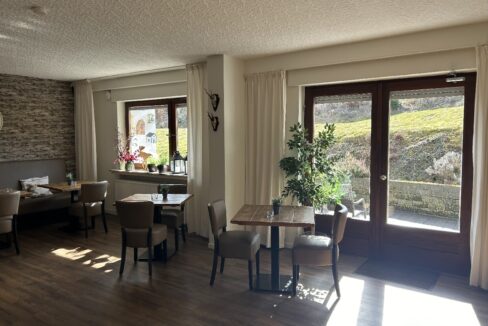 Aufenthaltsraum mit Terrasse