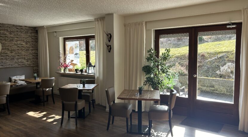 Aufenthaltsraum mit Terrasse