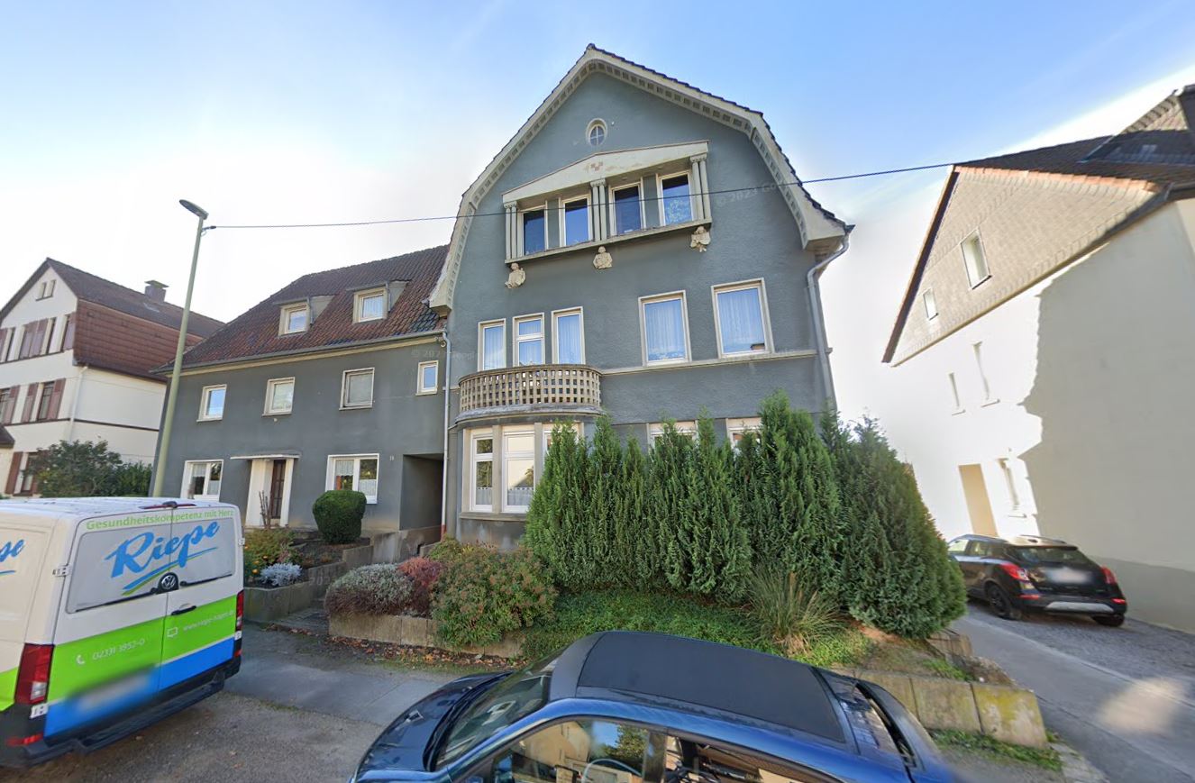 Ca. 118 m² große 4- Zimmer- Erdgeschosswohnung mit Terrasse, 2 Tageslichtbäder in Helfe
