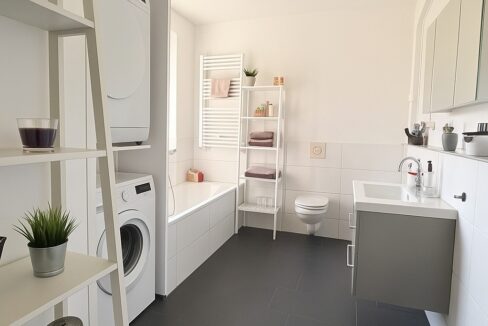 1. Tageslichtbad mit Badewanne