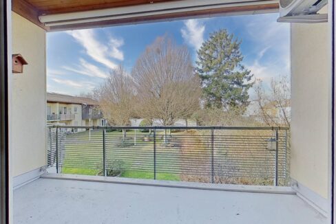 einer von zwei Balkonen