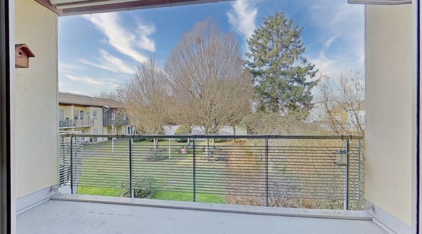 einer von zwei Balkonen