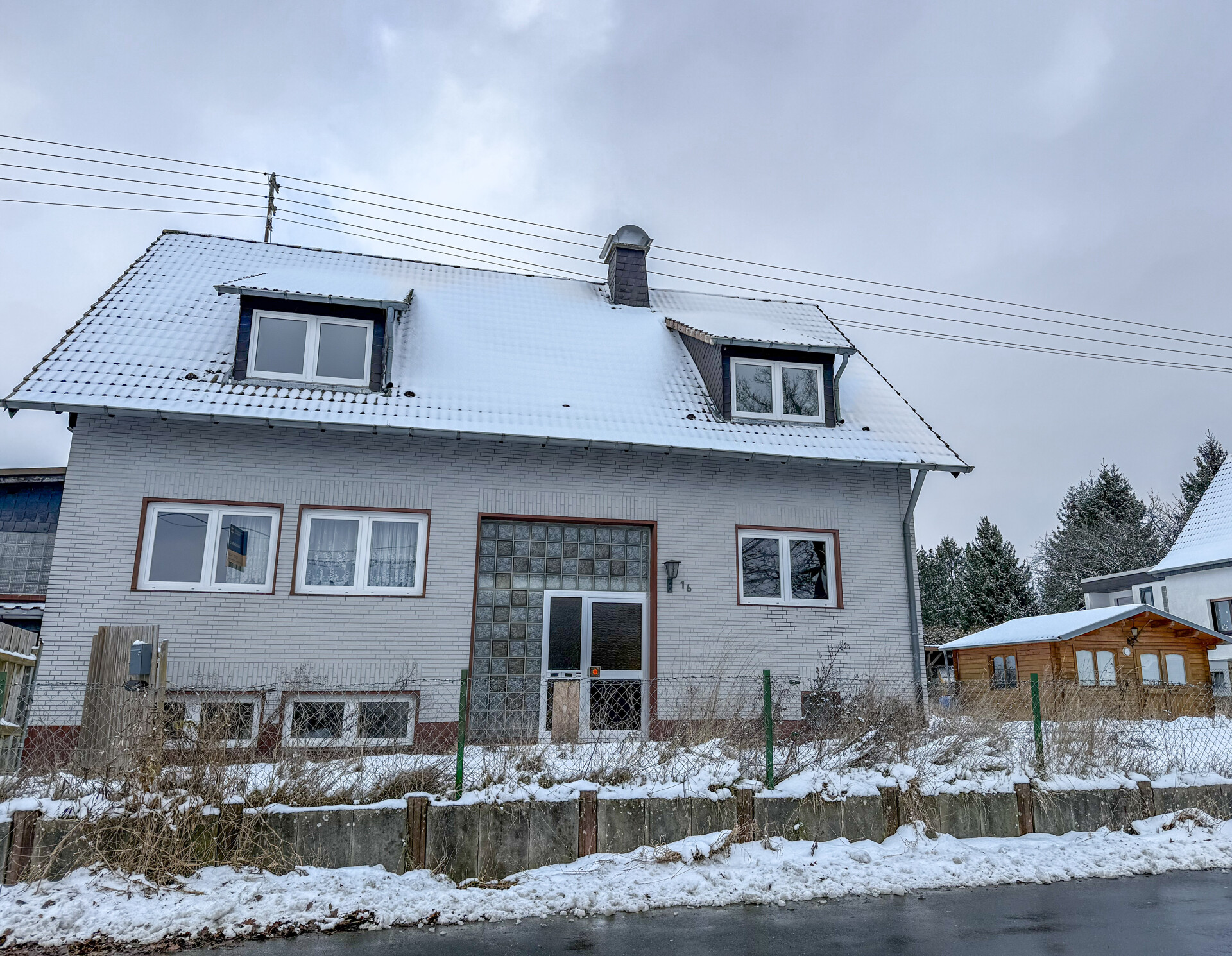 Renovierungsbedürftiges Ein-/Zweifamilienhaus mit viel Platz und Entwicklungspotenzial