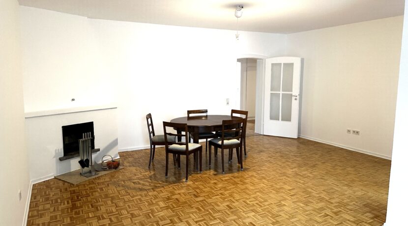 Wohnzimmer mit Kamin