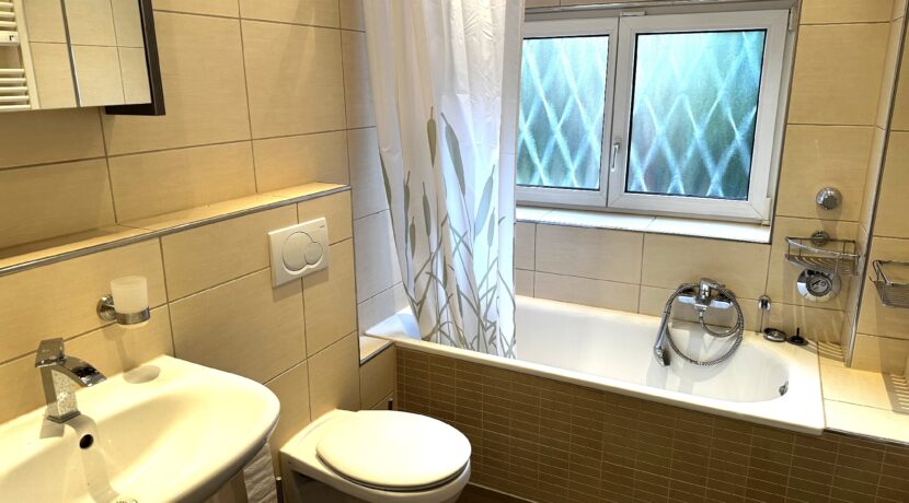 Wannenbad mit Fenster