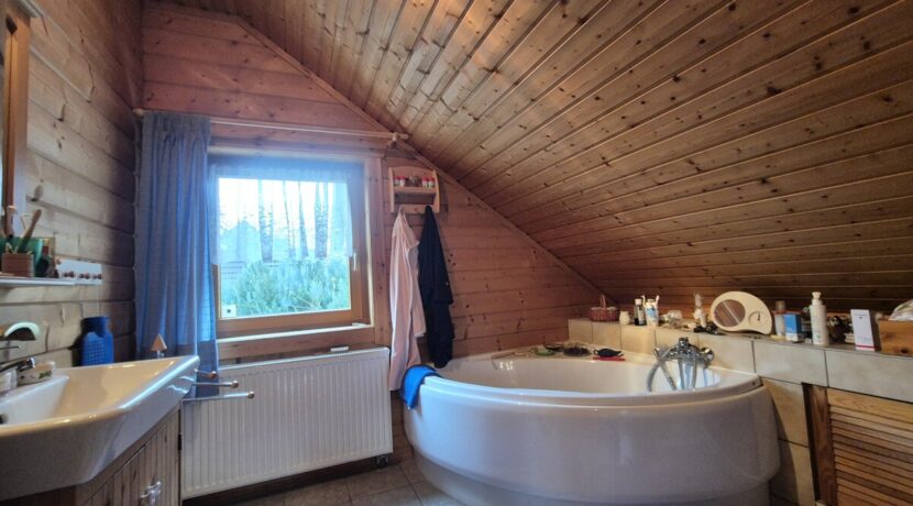 Bad mit Eckbadewanne