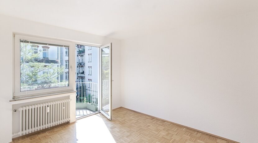 Schlafzimmer mit Balkonzugang