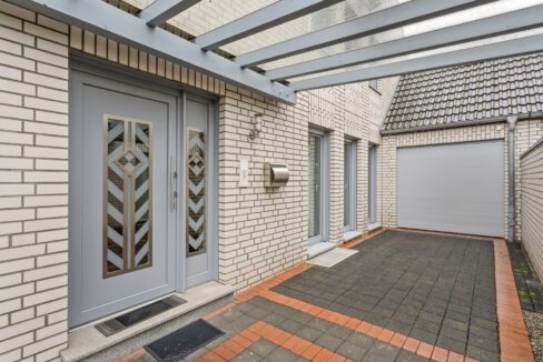 Eingang + Garage