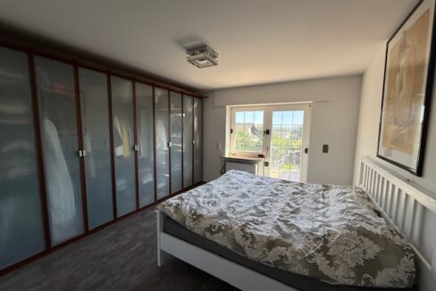 Elternschlafzimmer mit Balkon