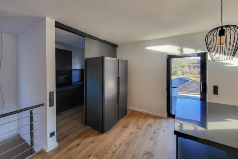 Küche mit Zugang zur Terrasse