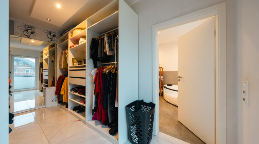 Ankleideniesche Elternschlafzimmer