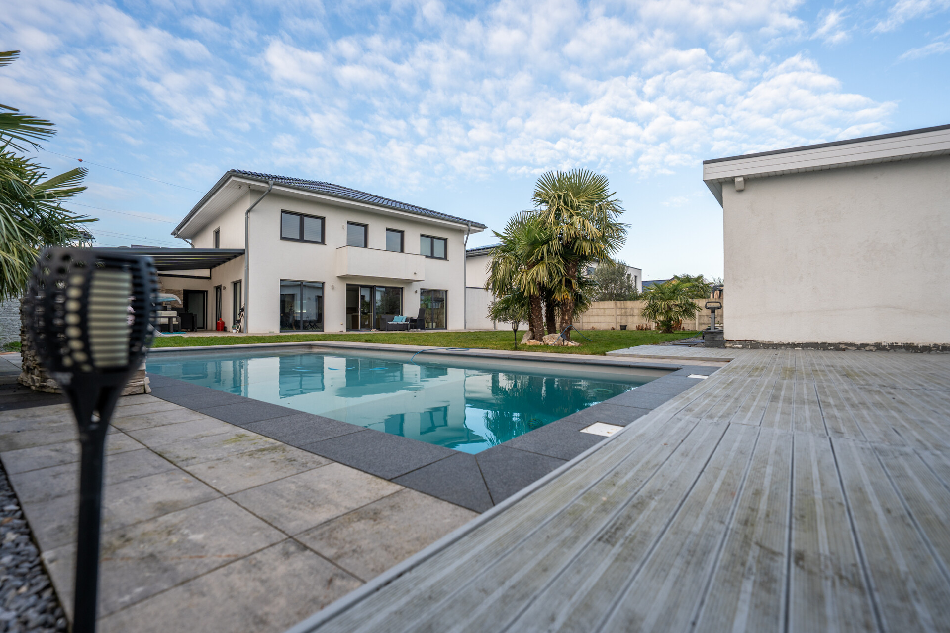 Exklusives Familienzuhause mit Pool, hochwertiger Ausstattung und luxuriösem Wohnkomfort