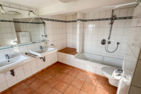 Elternbad mit Wanne OG