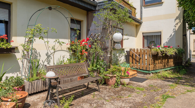 Terrasse / Seiteneingang