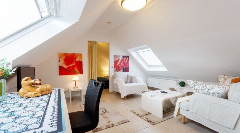 wohnlich ausgebautes Studio im Dachgeschoss