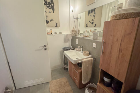 Hochwertiges Duschbad mit historischen Decken