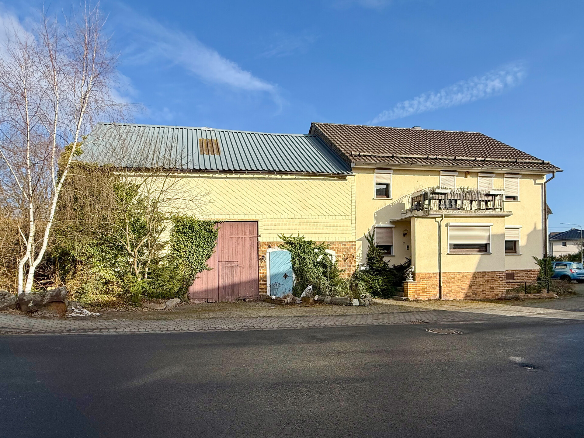 Bauernhaus als Hofstätte mit Nebengebäuden und ca. 30.000 m² Weideland in unmittelbarer Nähe zum Objekt!