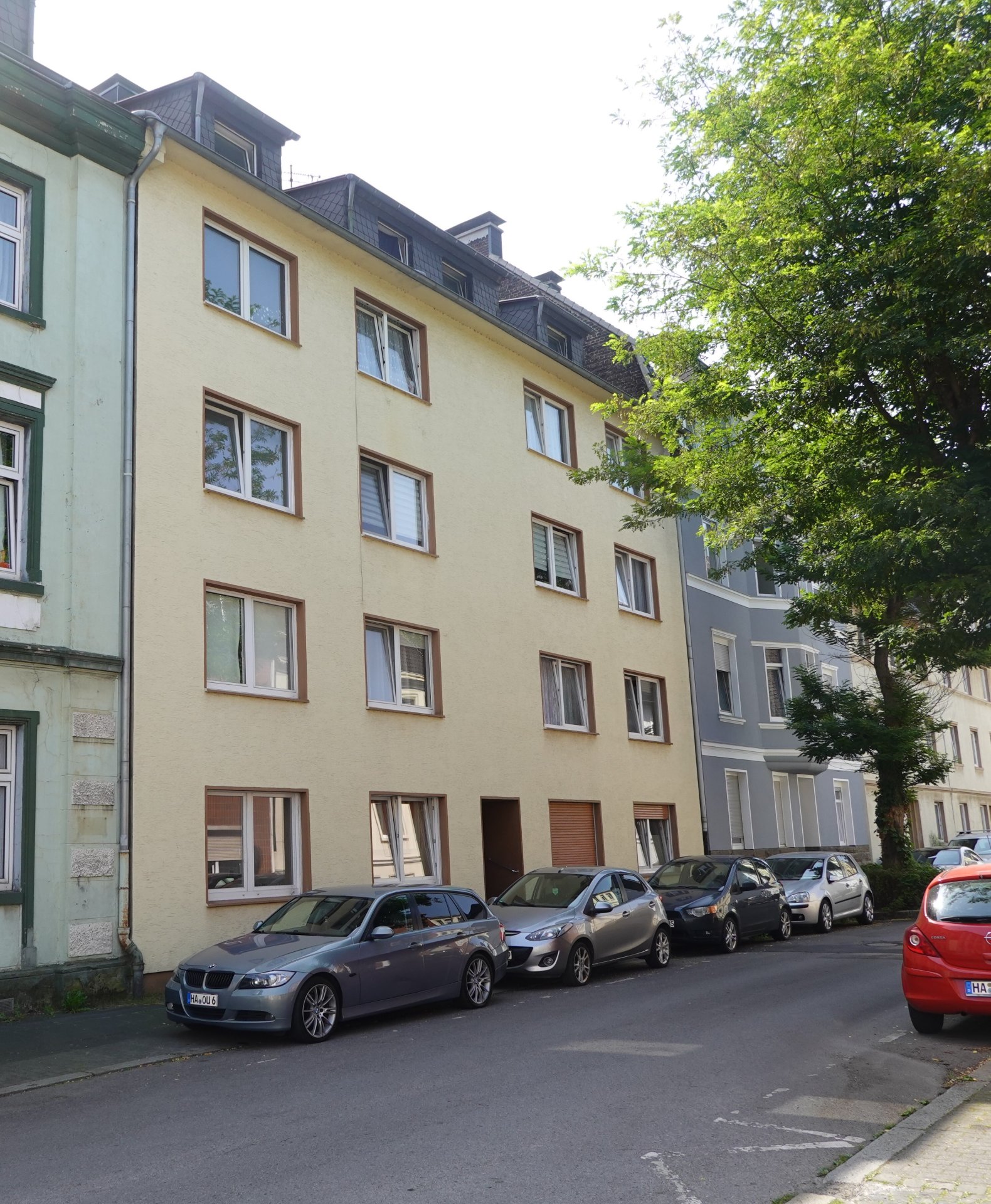 Ca. 670 m² großes Mehrfamilienhaus, teilweise mit Balkonen und Blick auf die Ennepe