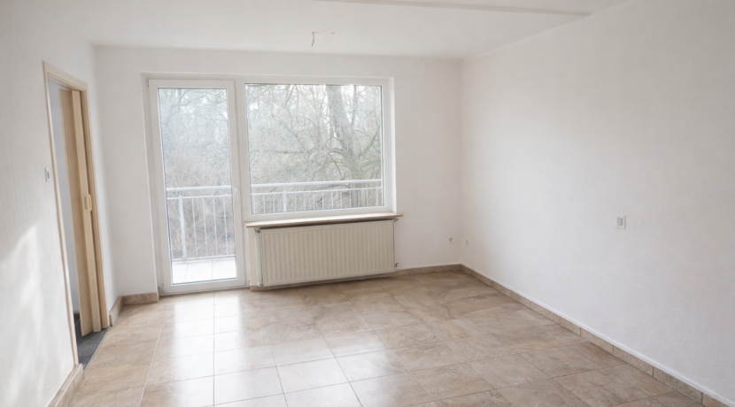 Wohn-/Esszimmer mit Balkonzugang - OG