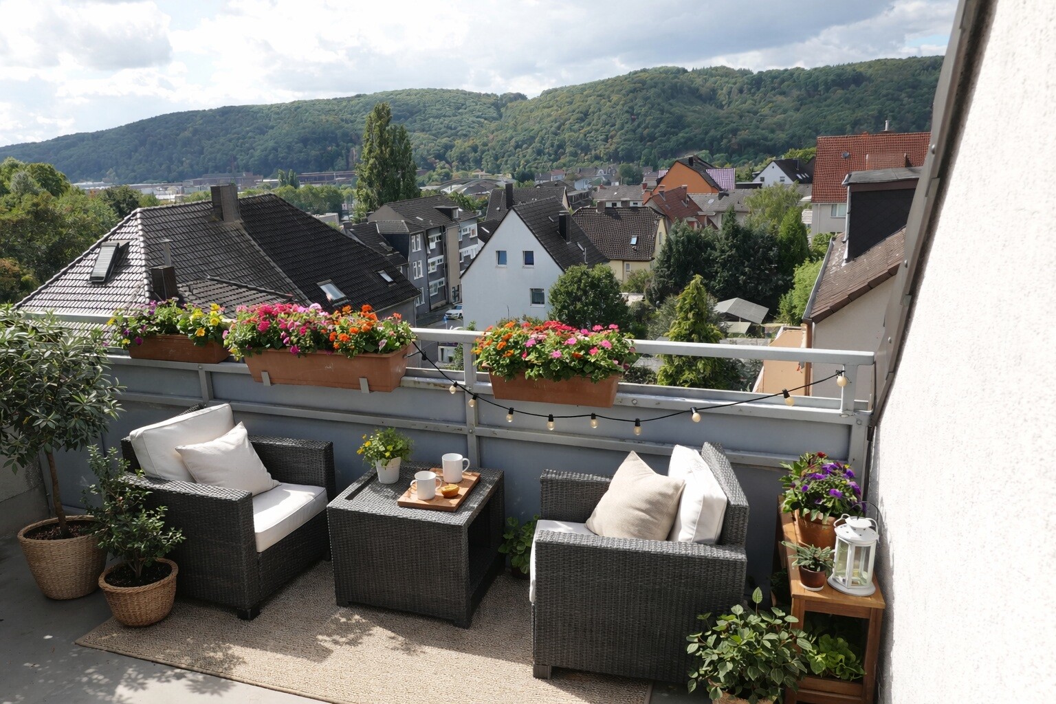 VIER LOGGIEN – Sonne von früh bis spät! Ca. 96 m² 4- Zimmer-Dachgeschosswohnung in HA-Boelerheide