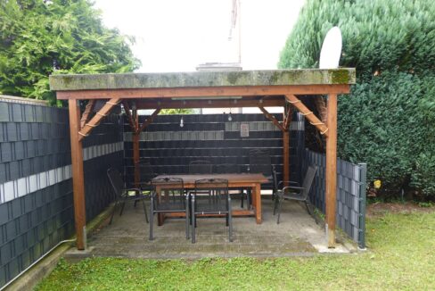 Überdachte Terrasse im Garten