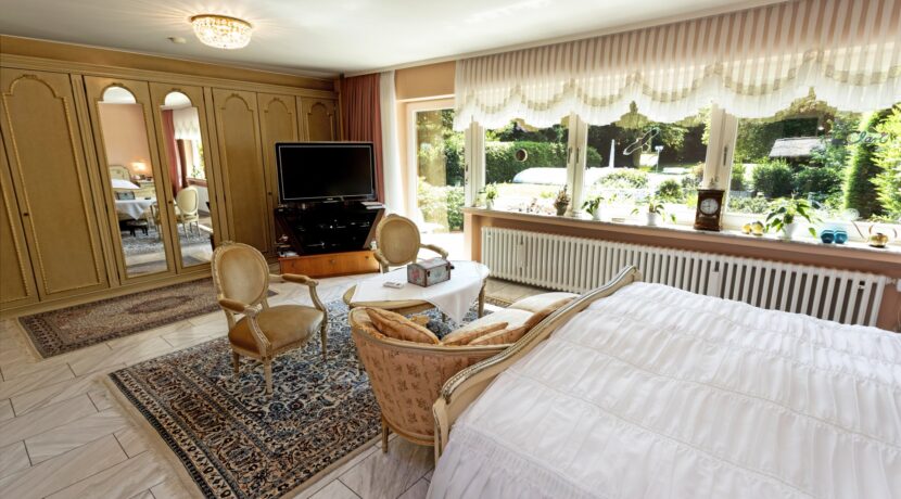 ...mit Blick und Zugang auf die Terrasse