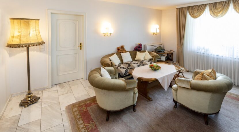 Büro vor dem Besprechungsraum