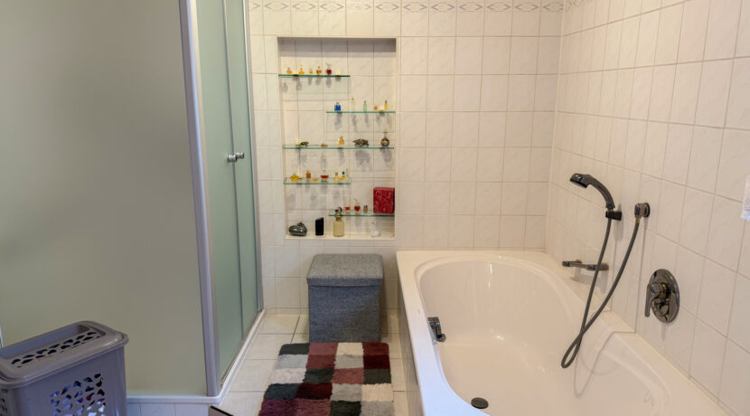 Haus 2 OG Dusch-/Wannenbad