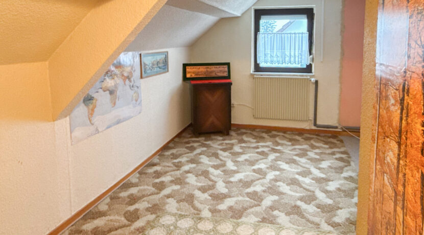 Haus 1 DG Zimmer (2)