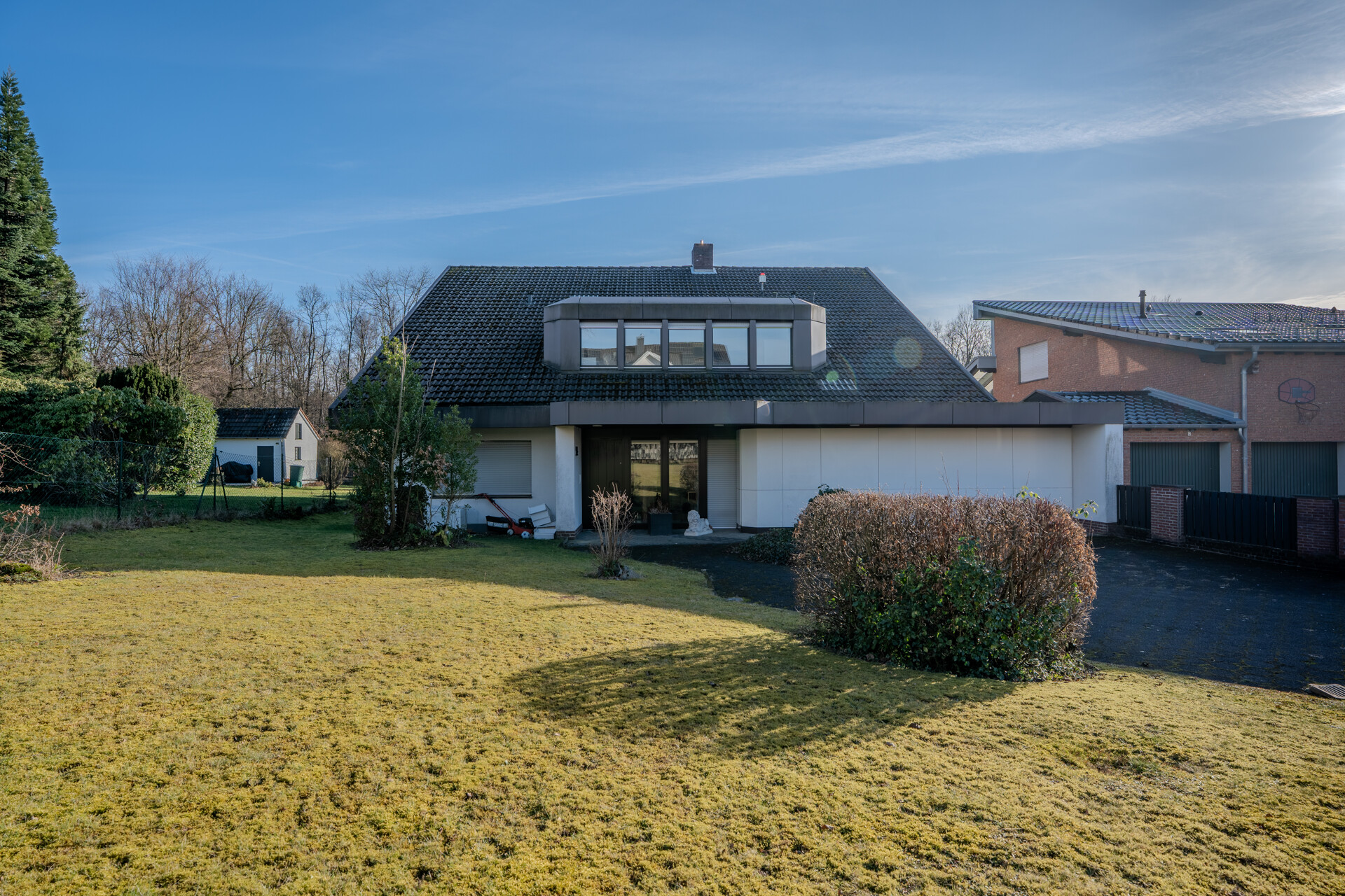 Doppelte Chance im Grünen – Wohnen mit Pool & Bauen am Waldrand