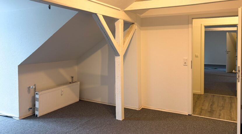 großzügiges Schlafzimmer