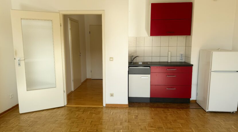 Zimmer mit Blick zum Flur