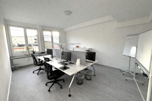 Großer Büroraum zur Rückseite