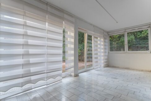 Bodentiefe Fensterfront zur Terrasse