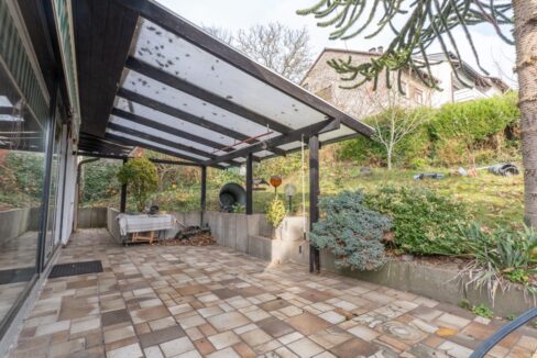 Die teilüberdachte Terrasse