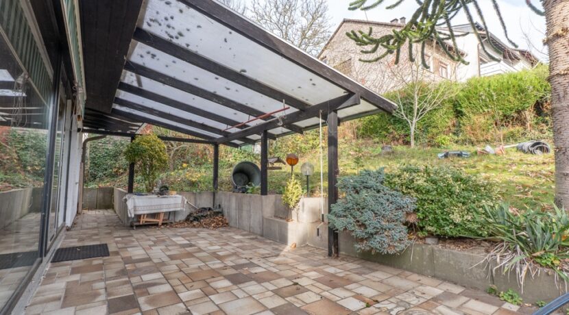 Die teilüberdachte Terrasse