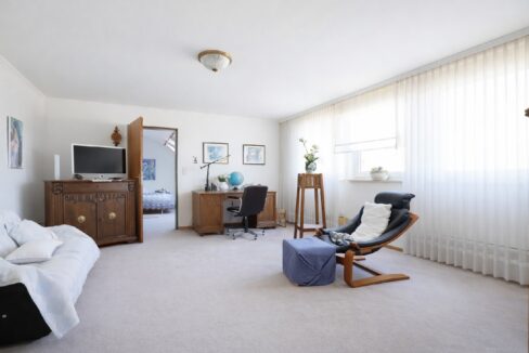 Ein großzügiger Wohnraum im DG