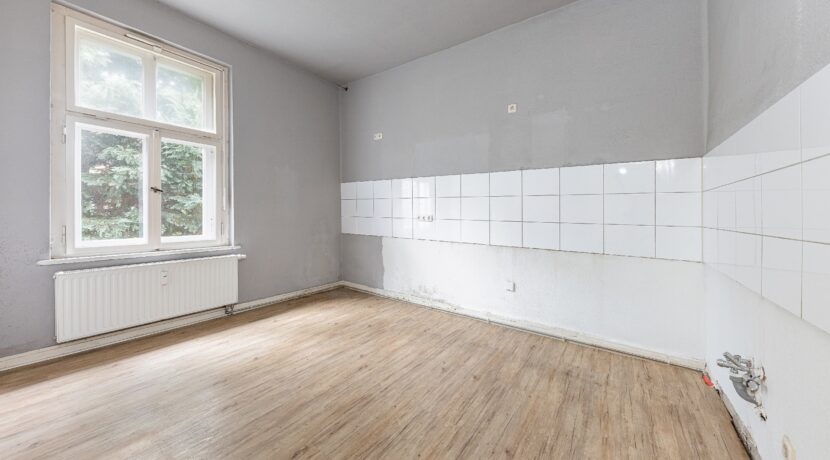 OG: geräumige Küche