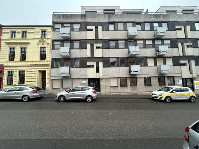 Großzügige 2-Zimmer-Wohnung mit umlaufenden Balkon, Terrasse und modernisiertem Bad