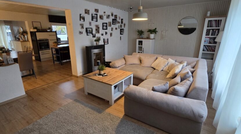 Wohnzimmer mit Kamin