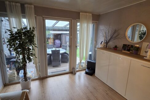 Leseecke und Austritt auf die Terrasse