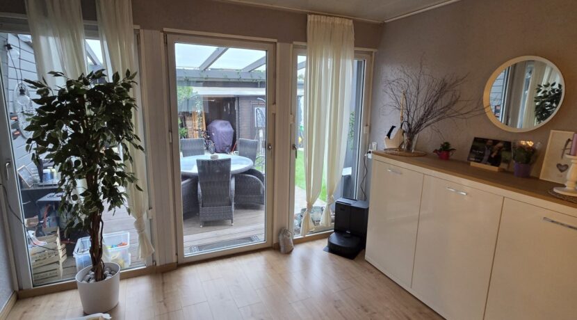 Leseecke und Austritt auf die Terrasse