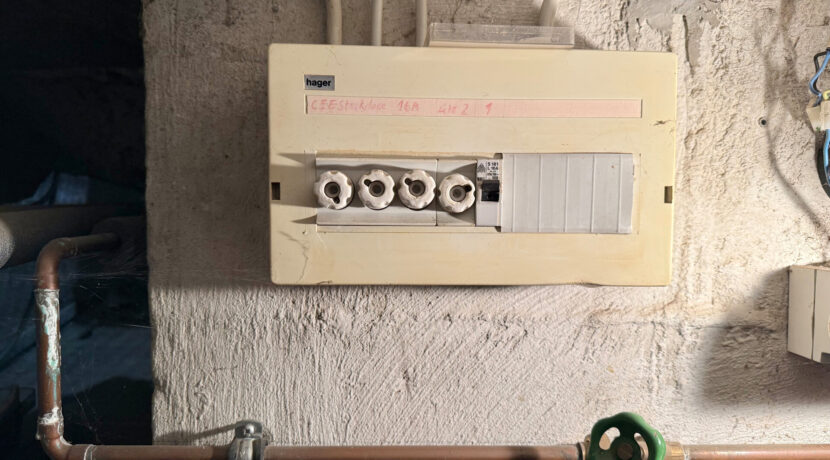 Haus Nr. 6 KG Sicherungen