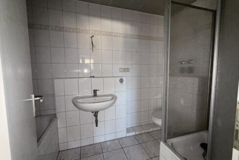 Badezimmer mit Dusche...