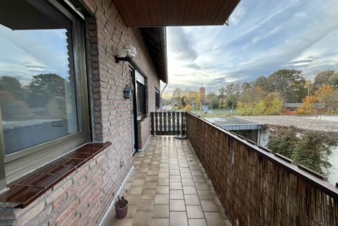 Balkon mit zwei Zugängen