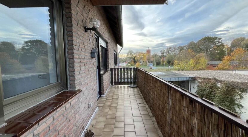 Balkon mit zwei Zugängen