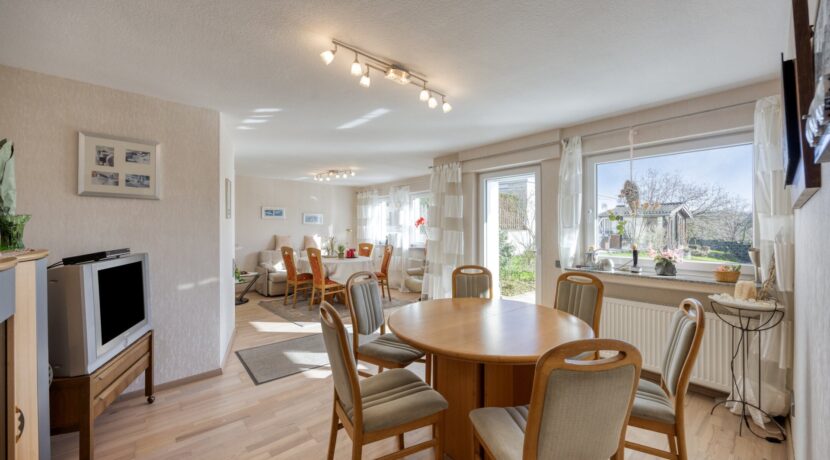 Wohnbereich mit Zugang zum Garten