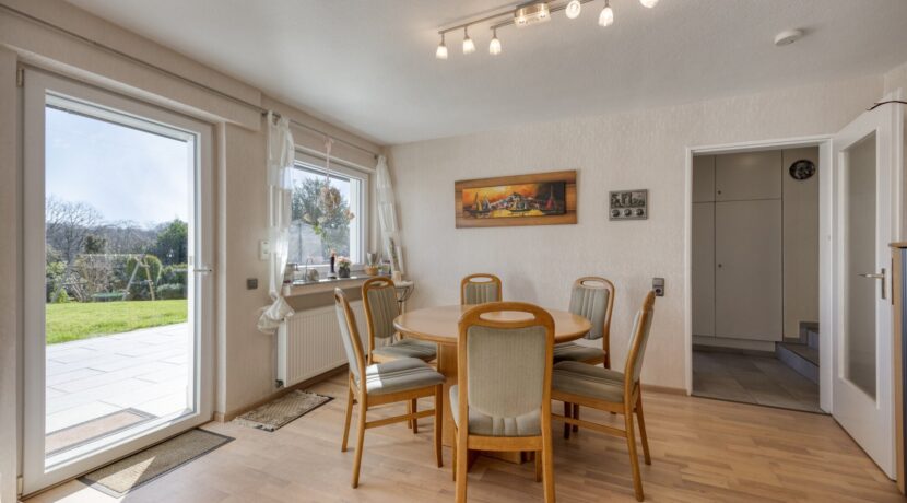 Wohnbereich mit Zugang zum Garten